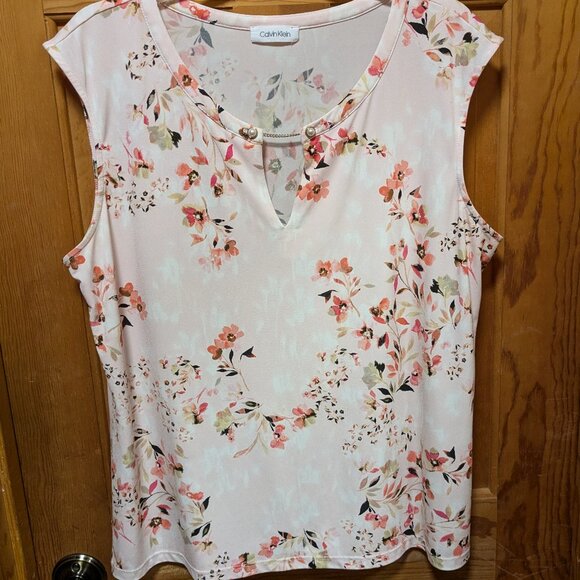 Pretty Floral Sleeveless Blouse - Picture 1 of 4
